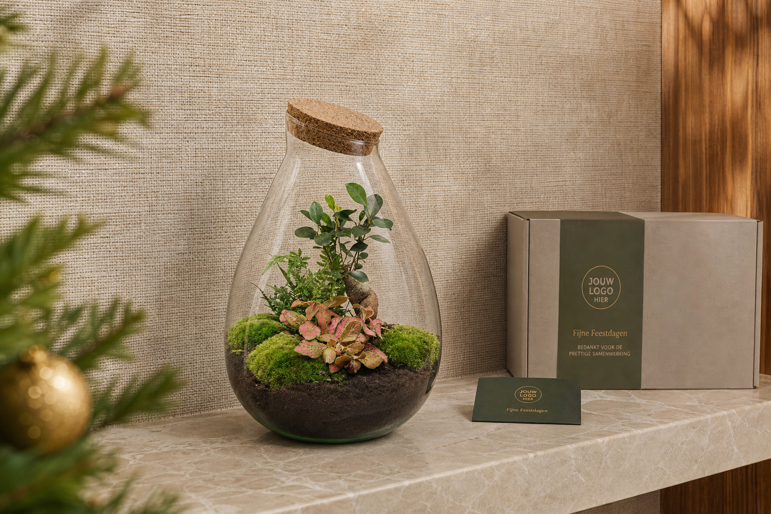 Corporate Christmas gifts: terrariums with a logo cork for clients and staff