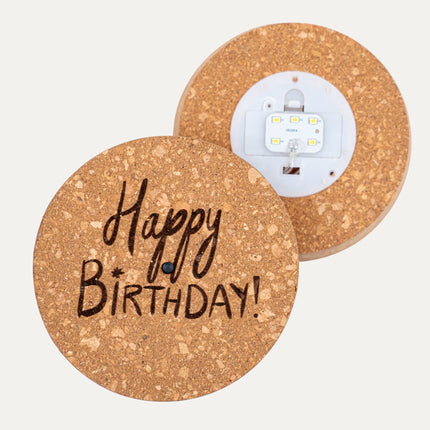 Gravierter LED-Korkdeckel – ‘HAPPY BIRTHDAY’ – Eigener Text möglich – In 3 Größen